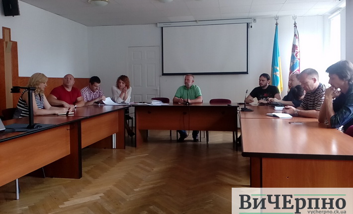 Члени комісії аргументували, чому канцтовари потрібно закупляти через “Прозорро”