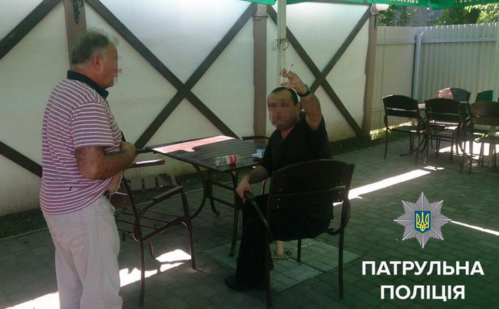 Працівник СІЗО побив жінку в кафе