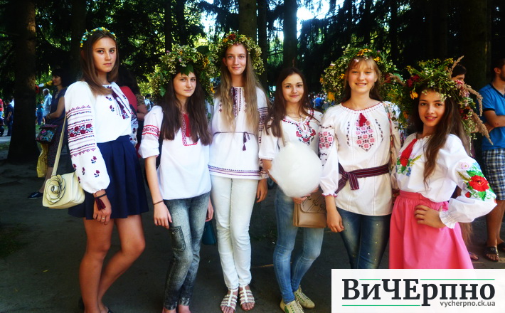 “Пливи, Вінок, за Водою, пливе Доля за Тобою”: черкасці відсвяткували Івана Купала (ФОТО)
