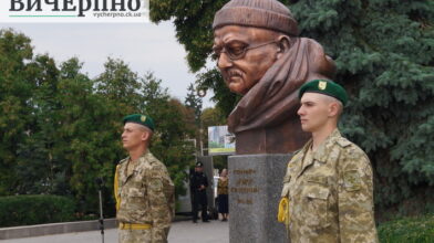 У Черкасах відкрили пам’ятник Легендарному Прикордоннику Момоту (фото)