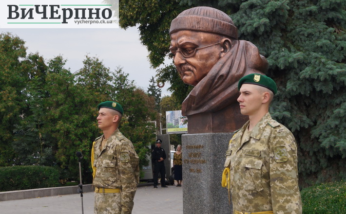 У Черкасах відкрили пам’ятник Легендарному Прикордоннику Момоту (фото)
