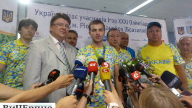 Емоційно і тепло: як Сергія Куліша в аеропорту зустрічали (ФОТО)