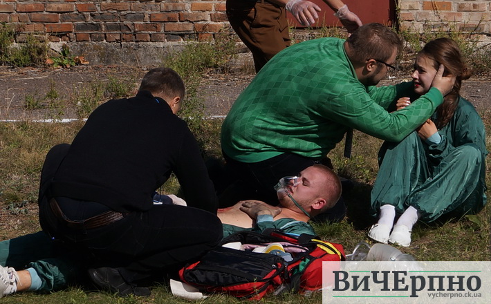 Кров, вибухи і дим – черкаські лікарі рятували 12-х “потерпілих” (фото)