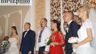 У реконструйованому Палаці одружень розписали на День міста три пари (ФОТО)