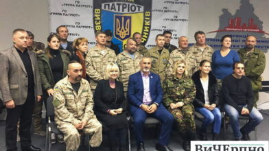 Черкащанин присвятив книгу групі по звільненню полонених