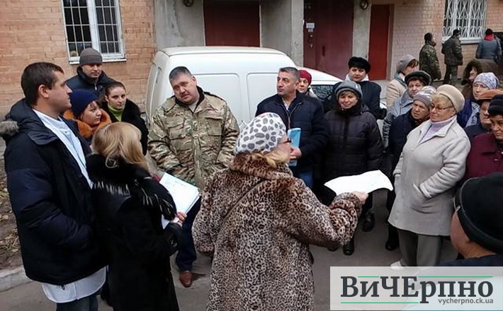 “А діти нюхатимуть всю цю хімію”, – мешканці будинку виступили проти розміщення в їхньому підвалі зубопротезної лабораторії