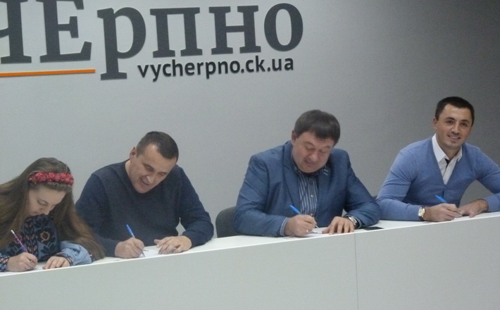 “Частіше заглядайте у словник…”: як відомі черкасці диктант писали