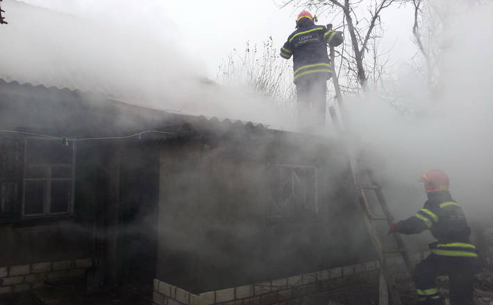 На Черкащині через необережність чоловіка ледь не згорів будинок