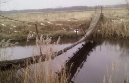 Через зламану кладку в Залізнячці двоє перехожих упали в річку