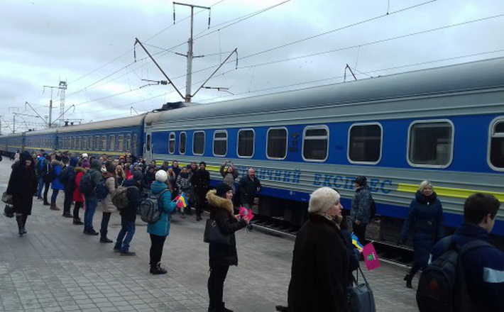 Патріотично налаштована молодь курсує містами України на Потязі Єднання