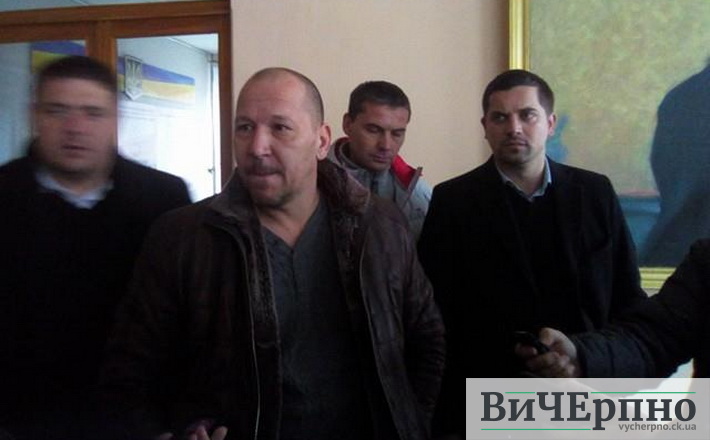 Громадськість пікетує засідання атестаційної комісії ГУ Держгеокадастру у Черкаській області