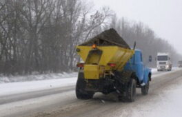 На дорогах області за добу використали 663 тонни протиожеледної суміші