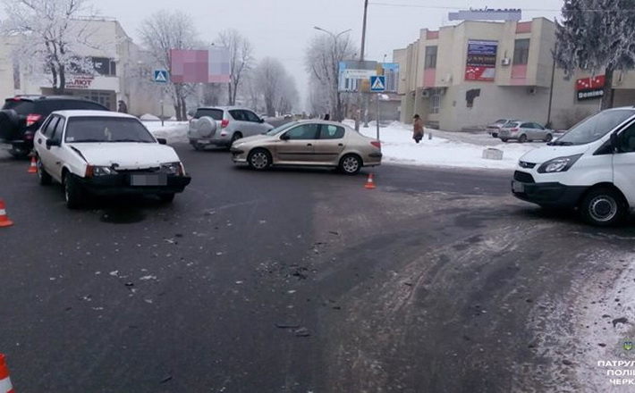 Черкаські патрульні склали протокол на винуватця ДТП