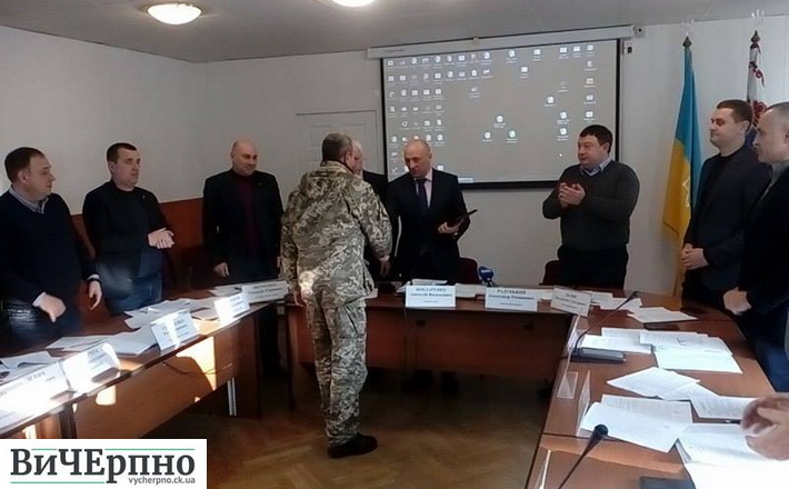 Черкаського військового комісара Євгена Коржа нагородили пам’ятним знаком