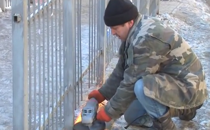 В Умані продовжують демонтовувати незаконно встановлені споруди. ВІДЕО