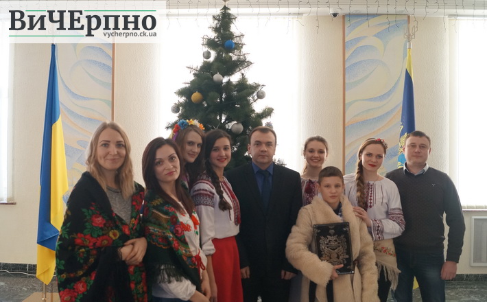 Колектив “Вичерпно” защедрував з благодійною метою (ФОТО)