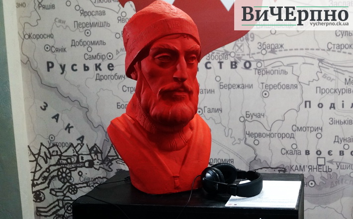 Побачити, доторкнувшись: у Черкасах відкрили виставку для людей із вадами зору