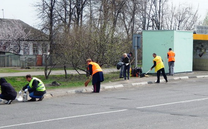 На Черкащині автодорожники провели прибирання територій на автошляхах області