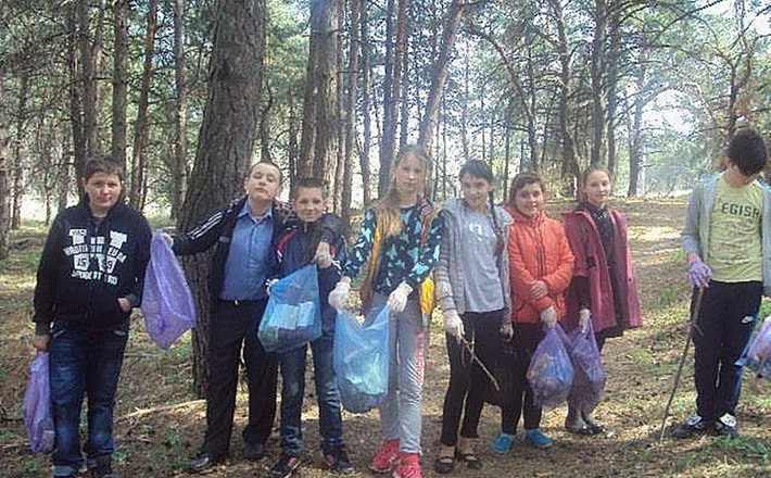 Учні Чигиринського шкільного лісництва прибрали ліс від побутового сміття
