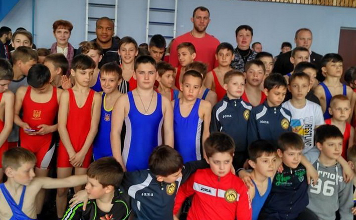 Юні борці Черкас визначали кращих на килимі