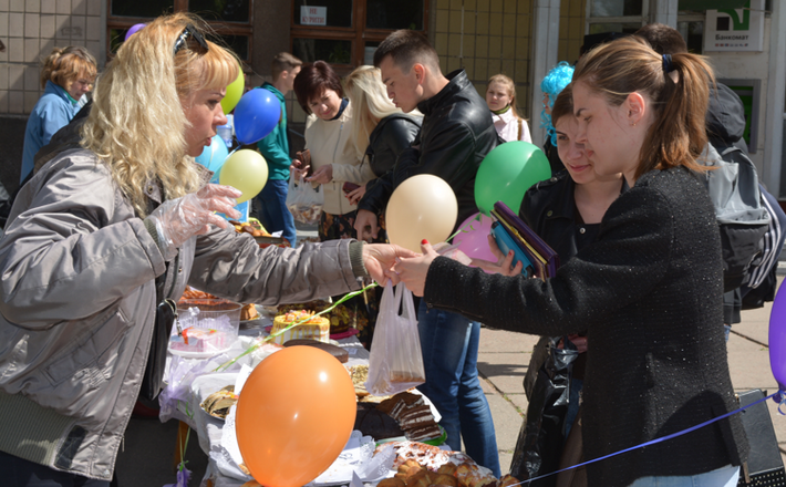 В черкаському університеті ярмаркували заради порятунку викладачки