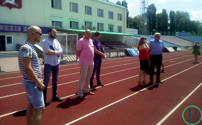 КП “Центральний стадіон” ніяк не порозуміється з ФК “Черкаський Дніпро”
