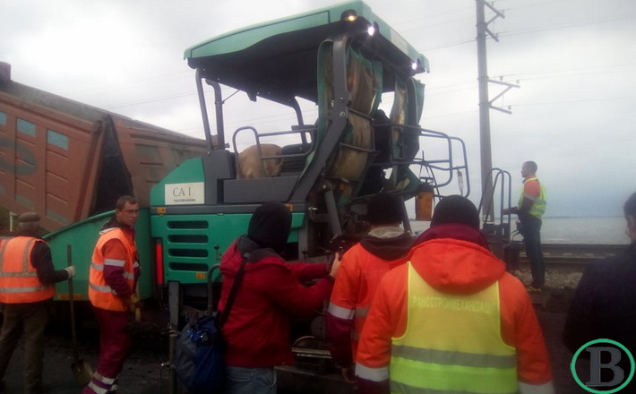 Ремонтом мосту та дамби Гройсман залишився задоволений