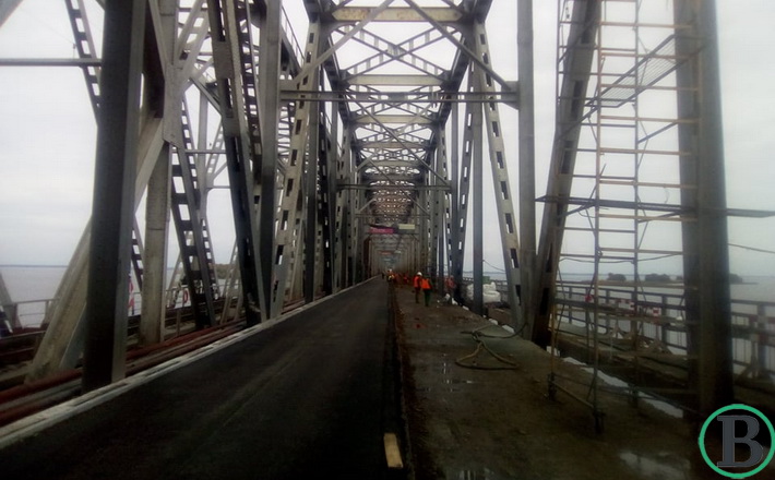 Сьогодні ввечері на мосту можливі затримки у русі автотранспорту на 2 години