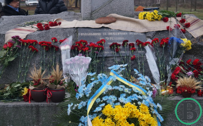 Горить свіча… У Черкасах вшанували пам’ять жертв Голодоморів (ФОТО)