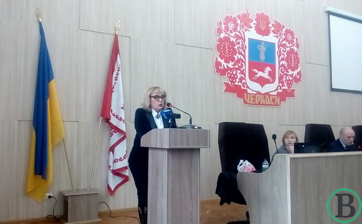 “На рахунках 34 мільйони власних коштів, але витратити з них не маємо права жодної копійки”, – головна фінансистка Черкас