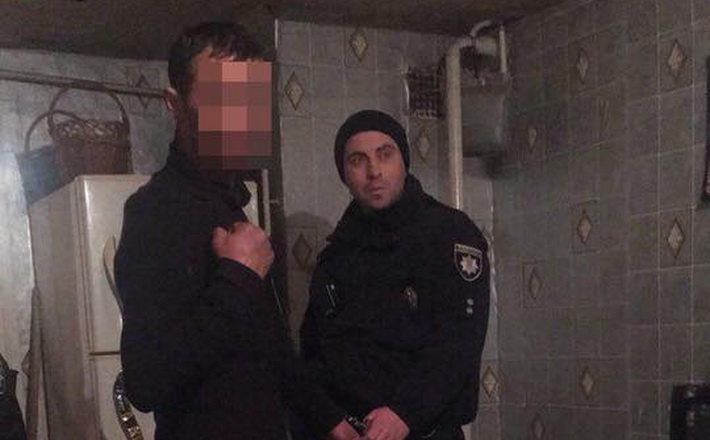 Патрульні затримали чоловіка, який відкрито заволодів телефоном черкащанки