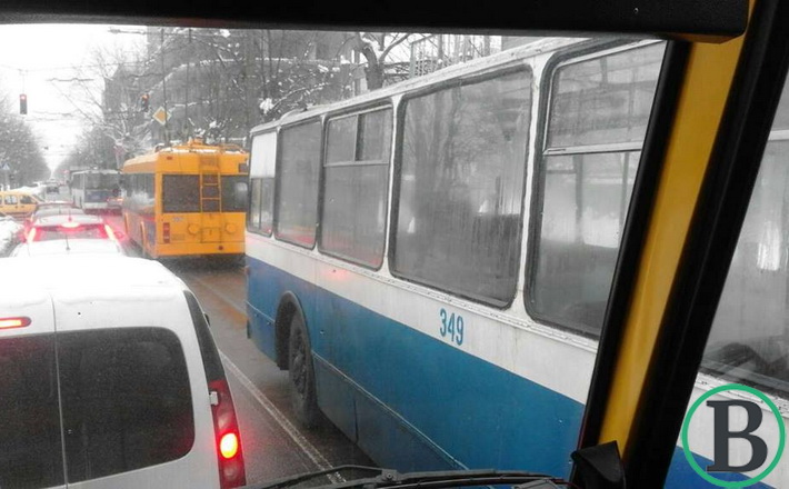 У місті тимчасово зупинений рух тролейбусів (ФОТОФАКТ)