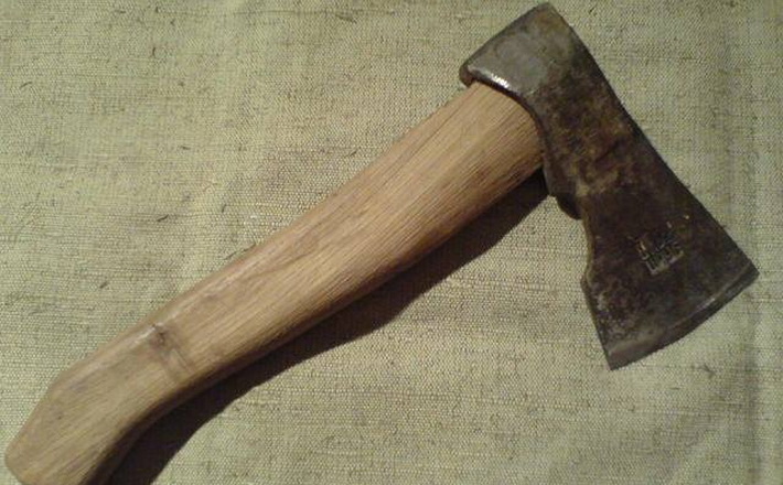 Вдарила сокирою в шию: на Черкащині сімейна сварка закінчилася спробою вбивства