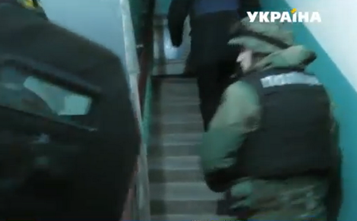 У Черкасах спецпризначенці зі стріляниною рятували заручницю (ВІДЕО)
