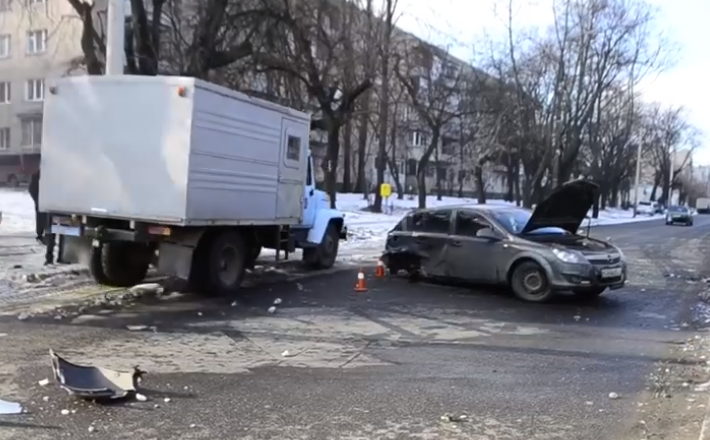 У Черкасах в ДТП постраждав водій, який проїхав на червоний