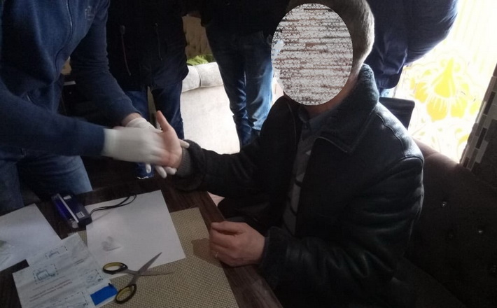 На Черкащині сільського голову спіймали “на гарячому” під час отримання хабара