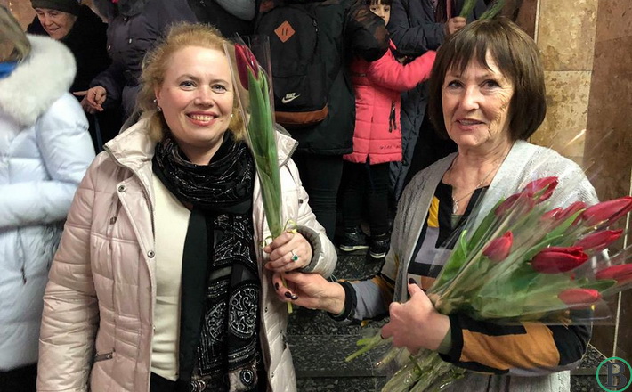 Черкаський бізнесмен подарував жінкам Південно-Західного району квіти