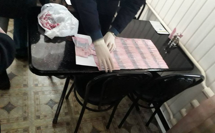 Директора одного з навчальних закладів Черкащини затримали за хабар