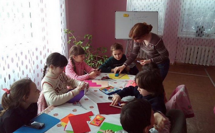 На Черкащині переселенці організували безкоштовну дитячу арт-студію