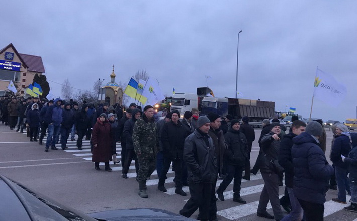 Черкаські аграрії продовжать блокувати дороги, якщо депутати не відновлять відшкодування ПДВ