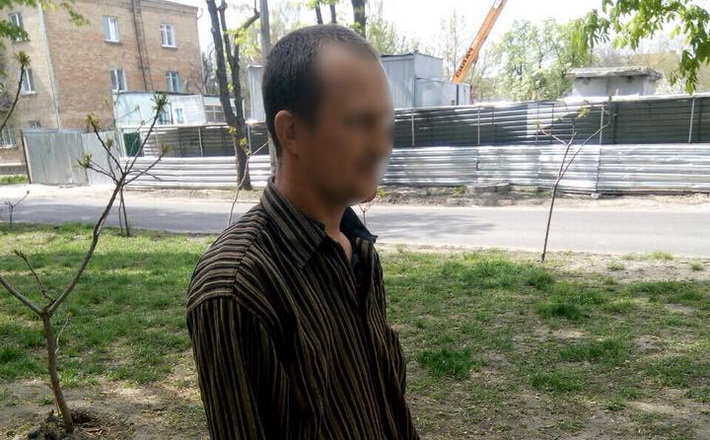 Поки жінка у церкві молилася, злодій викрав її сумку