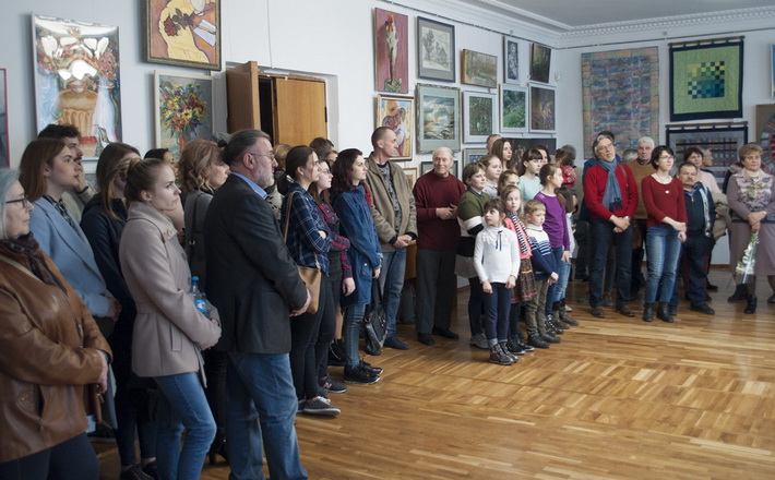 У Черкасах відкрилася виставка «Кольори квітня»