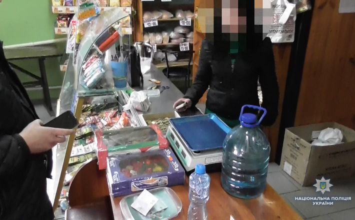 Поліцейські припинили продаж сурогату в одному з магазинів Черкаського району