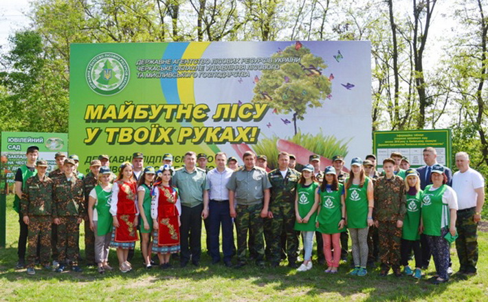 У Канівському лісгоспі висадили пам’ятний фруктовий сад