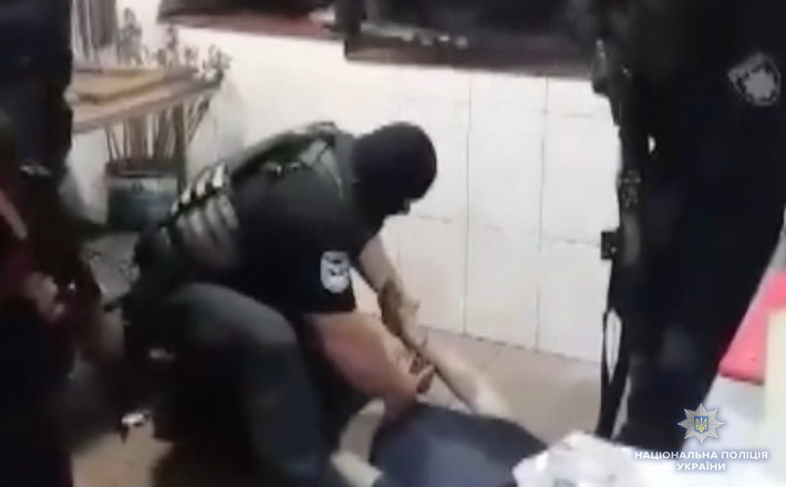 У Смілі 20-річний хлопець кинув гранату у машину (ВІДЕО)