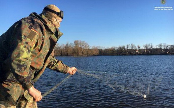 У Мамаєвому урочищі виявлено та вилучено браконьєрські сітки