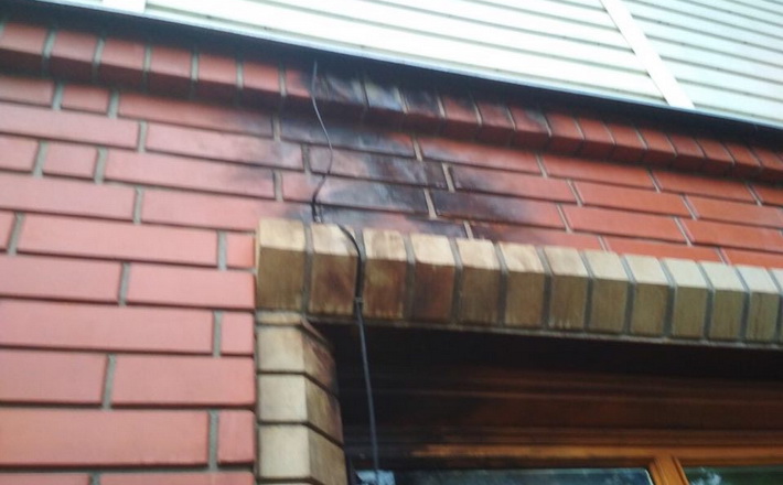 У Черкасах блискавка влучила у приватний будинок