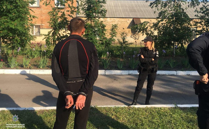 У Черкасах затримали чоловіка з вибухівкою (фото)