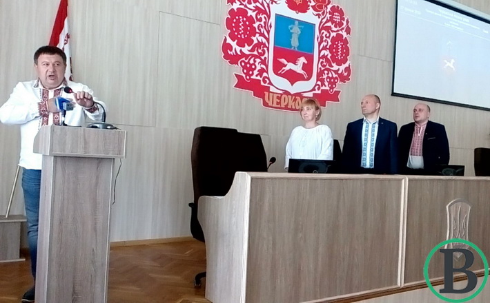 На сесії міськради вирішували, чи мають право голосувати відкликані депутати