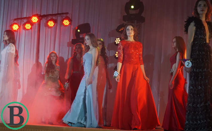 У Черкаському національному обрали найкрасивішу студентку (ФОТО)